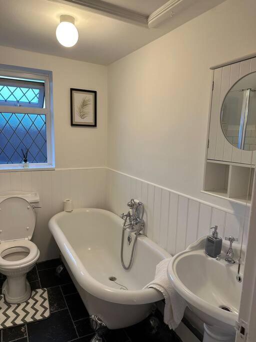 Spacious 4 Bedroom House Биллерикей Экстерьер фото